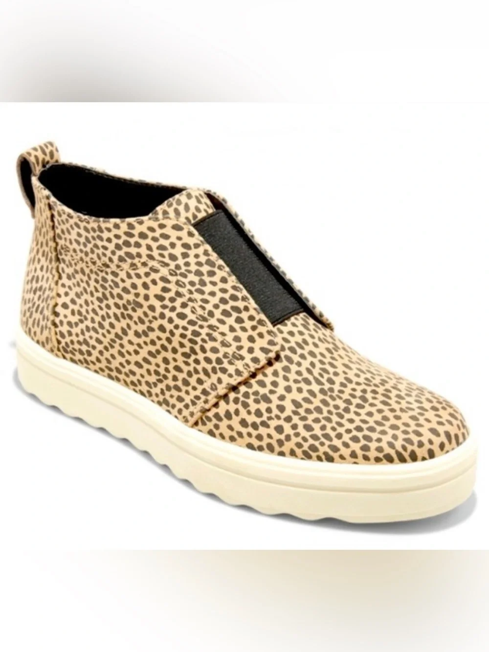 Women’s Beige Leopard Slip-On Sneaker with Black Elastic Sneaker shoes Sz 6.5